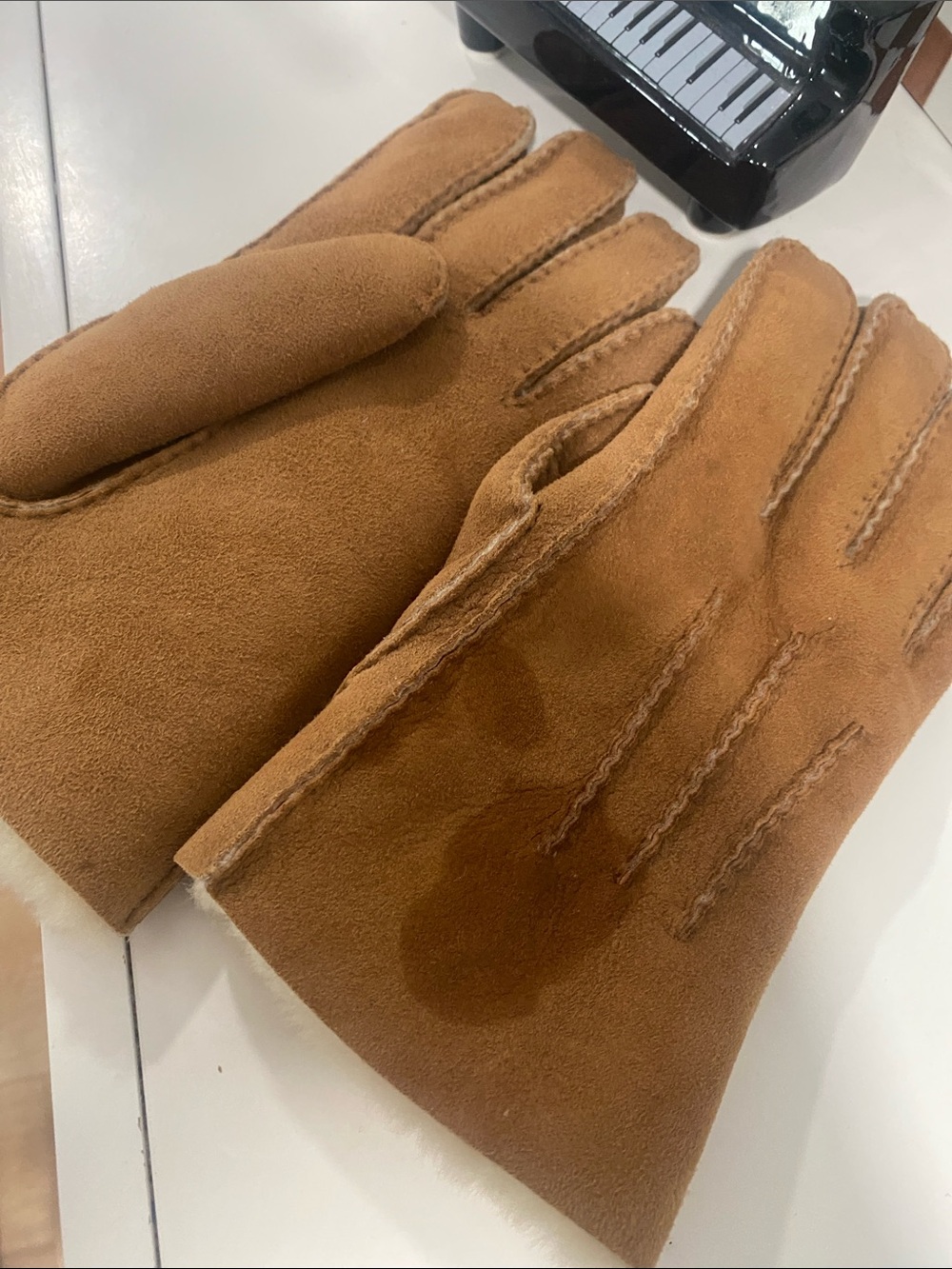 UGG Leather Genuine Shearling Lined Gloves.